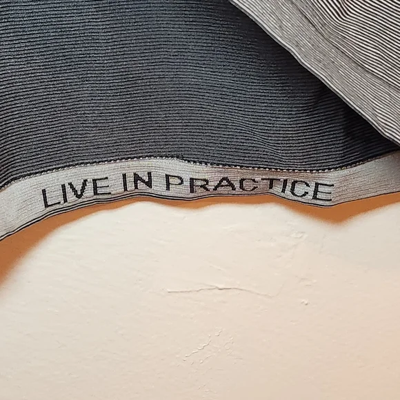 Lululemon Metal Vent Tech Half Zip Grey Light Weight Long Sleeve Top Large - Picture 6 of 15